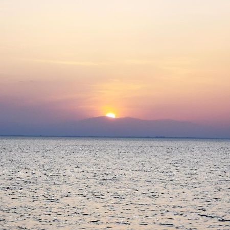 Pure Bliss: Luxury Beachfront Apartment with Panoramic Views Agia Triada  Exterior photo