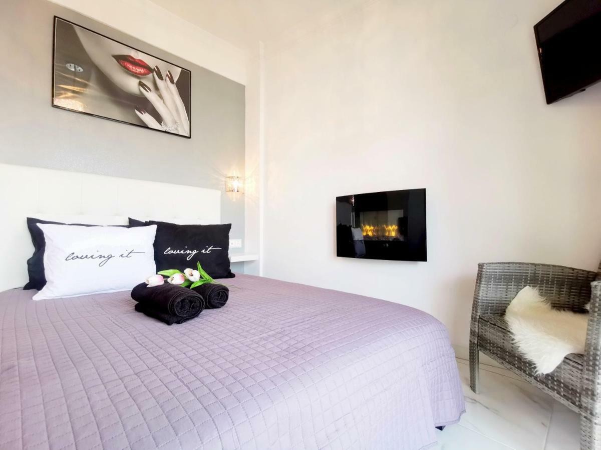 Pure Bliss: Luxury Beachfront Apartment with Panoramic Views Agia Triada  Exterior photo