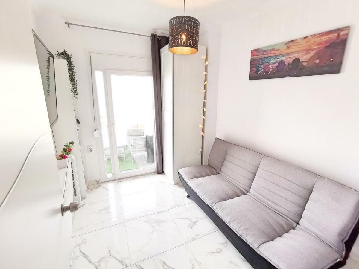 Pure Bliss: Luxury Beachfront Apartment with Panoramic Views Agia Triada  Exterior photo