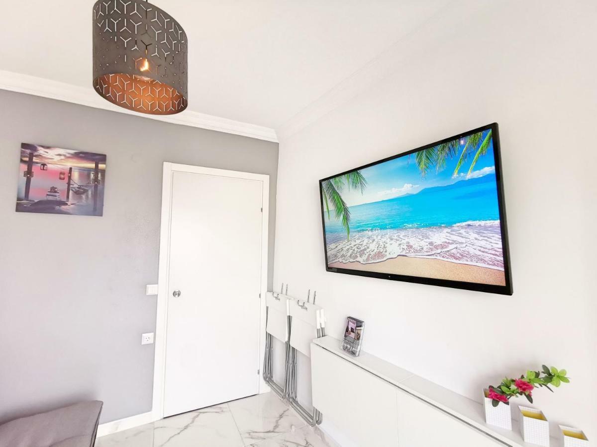 Pure Bliss: Luxury Beachfront Apartment with Panoramic Views Agia Triada  Exterior photo