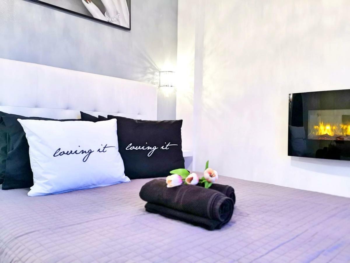 Pure Bliss: Luxury Beachfront Apartment with Panoramic Views Agia Triada  Exterior photo